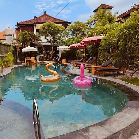 Berlian Inn Kuta Beach Esterno foto