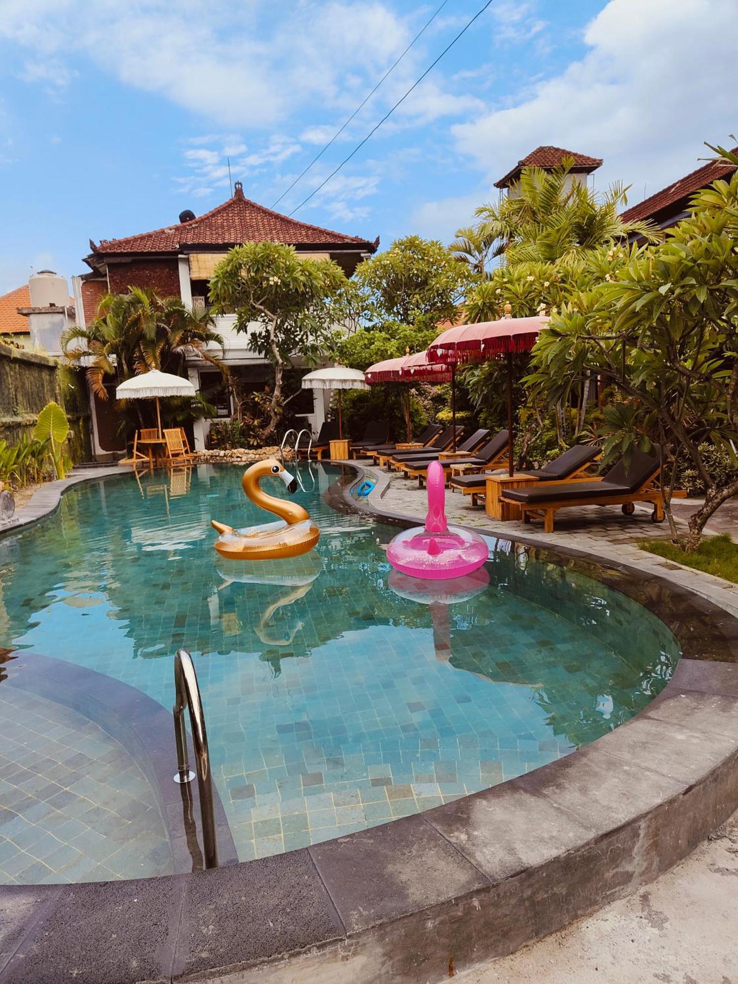 Berlian Inn Kuta Beach Esterno foto