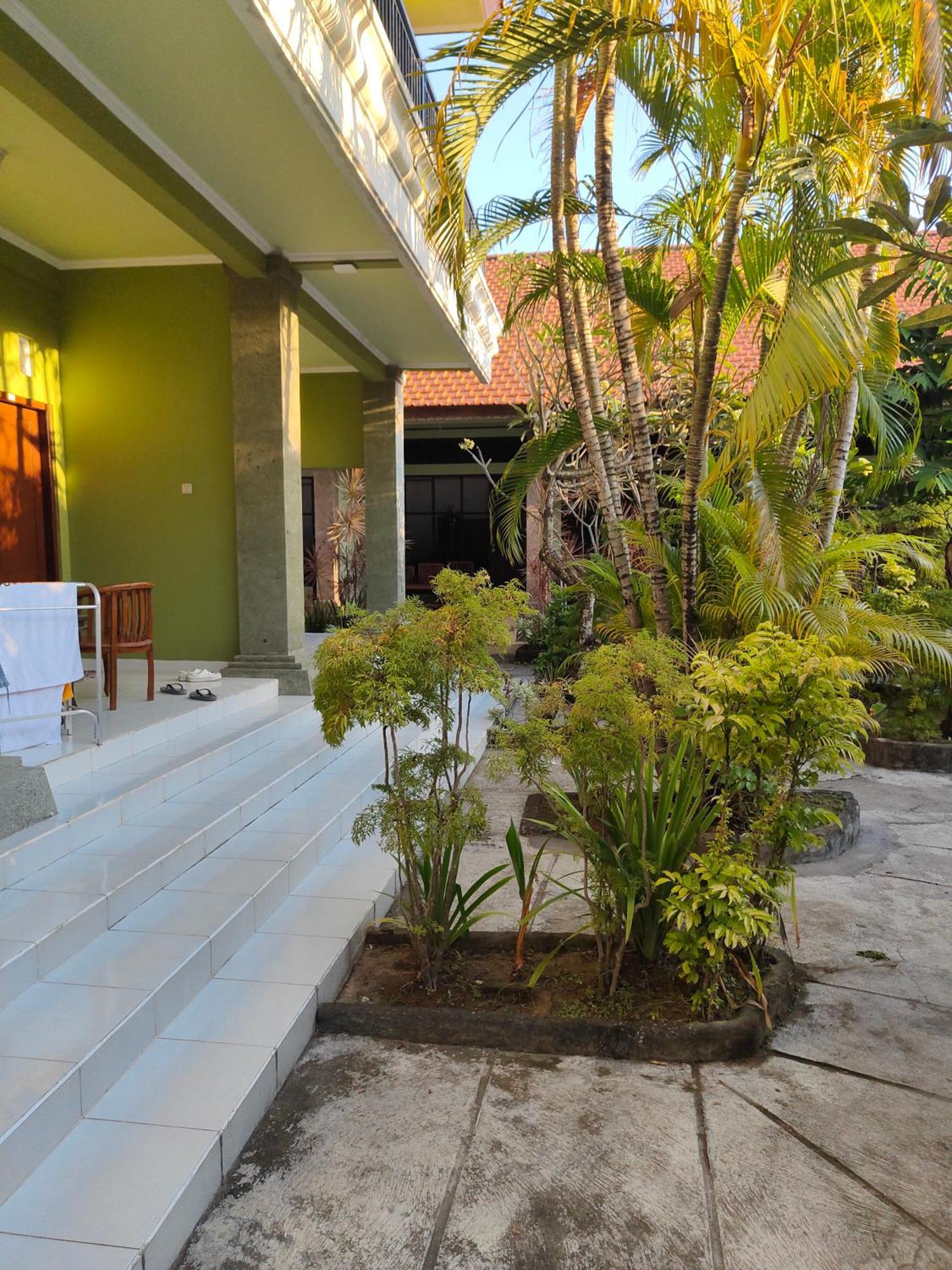 Berlian Inn Kuta Beach Esterno foto