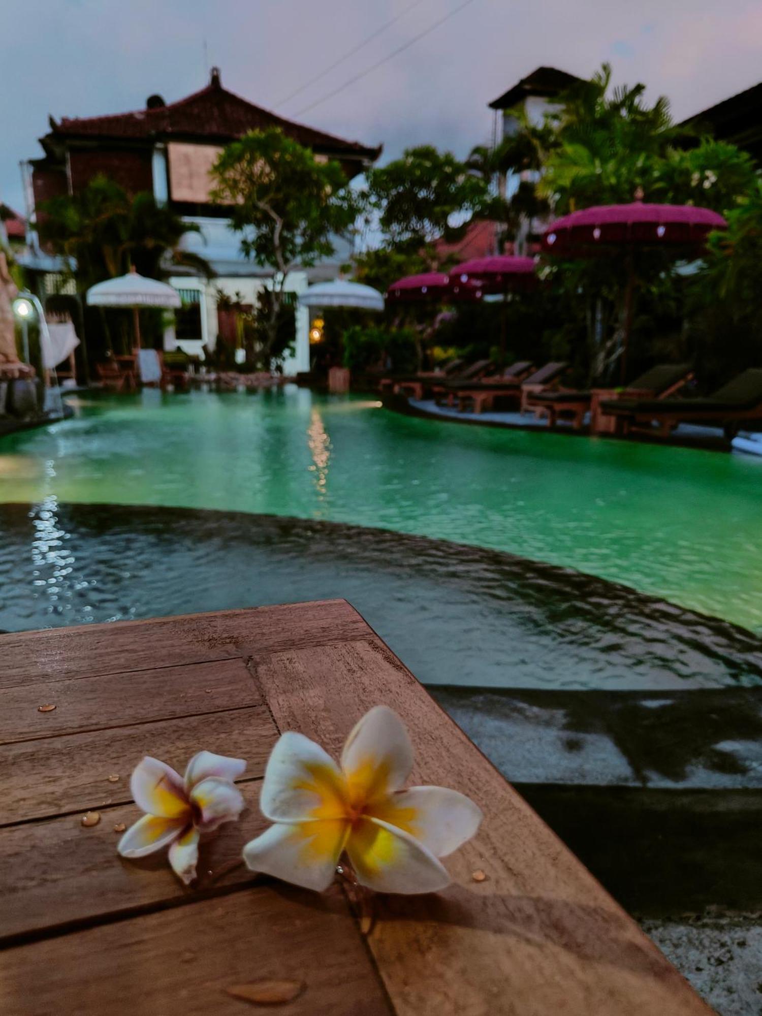 Berlian Inn Kuta Beach Esterno foto