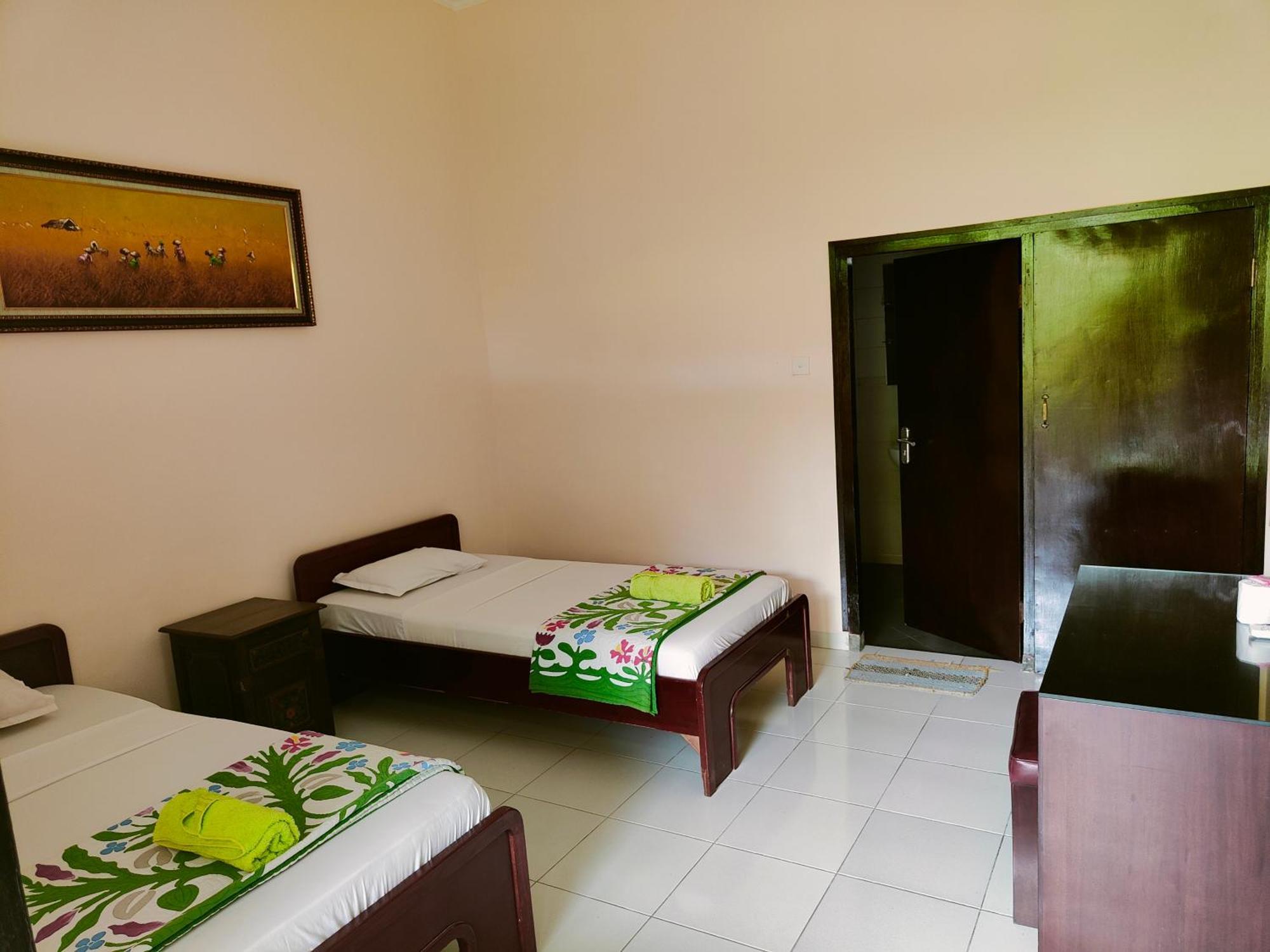 Berlian Inn Kuta Beach Esterno foto