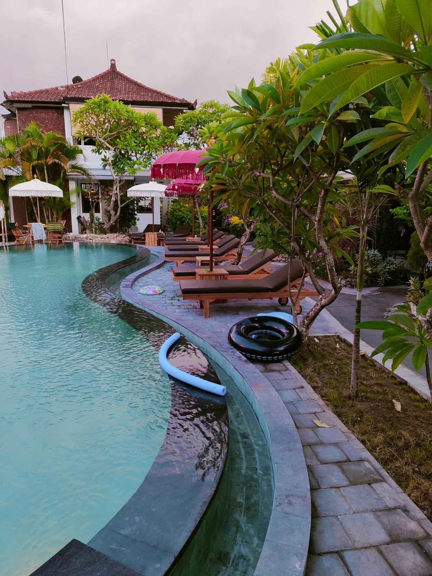 Berlian Inn Kuta Beach Esterno foto