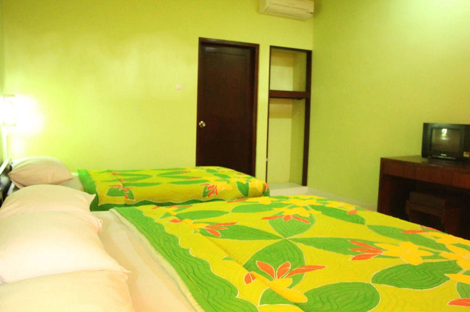 Berlian Inn Kuta Beach Esterno foto