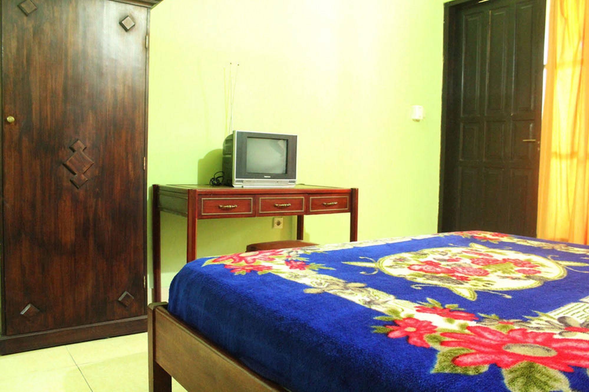 Berlian Inn Kuta Beach Esterno foto